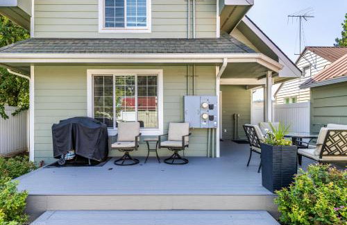 CDA Getaway! King Beds, Gear Storage, RV & Trailer Parking, 1 Mile to the Lake! - Foto 23