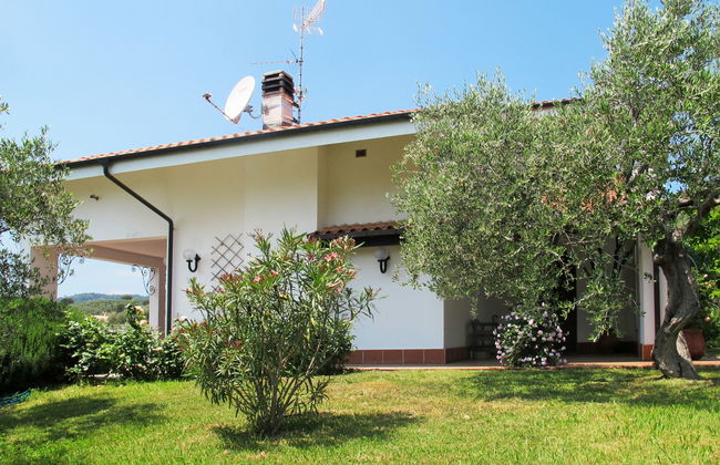 4 bedroom Apartment in Diano Castello with swimming pool and garden - Photo 23