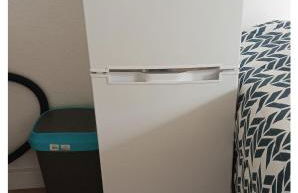 T2 Cosy, agréable fonctionnel et douillet, 1 lit 140 et un BZ , Wifi gratuit, boîte à clés, proche commerces et gare routière - Foto 11