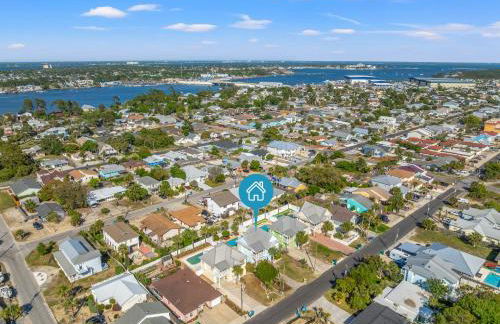 Seafoam – Beautiful 3BR Home with Heated Private Pool - 4 Min Walk to Beach! - Foto 59