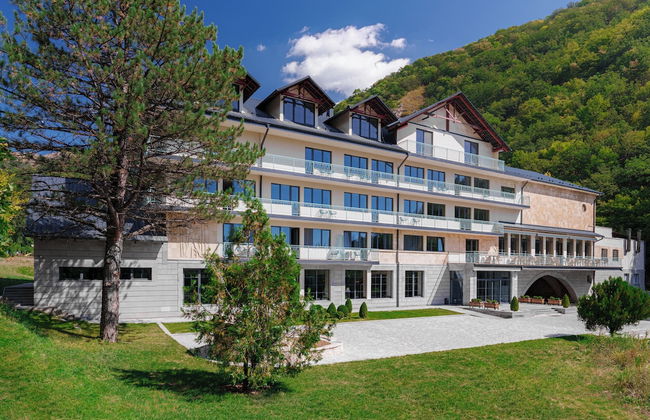 Apricot Aghveran Resort - Photo 1