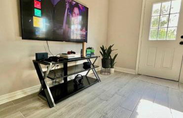 Black and White Retreat 8min to downtown - Foto 9