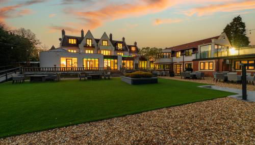 Holm House - Stylish Coastal Suites - Silures Bar & Restaurant On-site - Foto 2, Garden