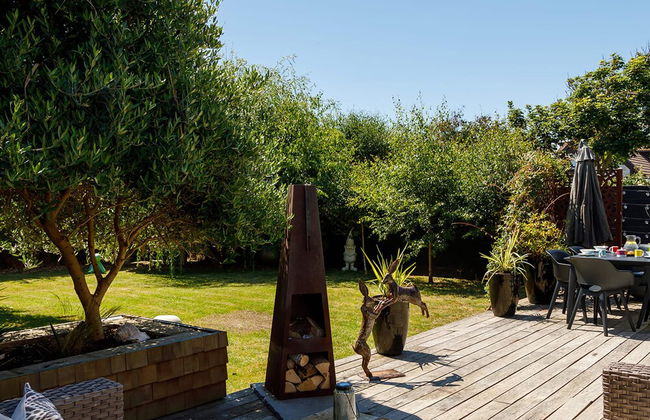 Gorgeous Home for 12 - Walk to Beach - Sea View - Photo 46