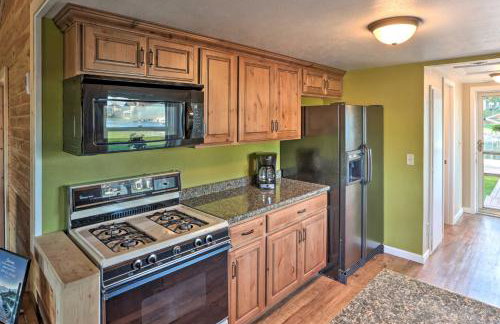 Waterfront Syracuse Home Deck, Fire Pit and Kayaks - Foto 9