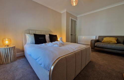 Stylish and Modern 7 Bedroom house near Brecon Beacons - Photo 22