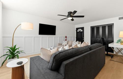 Bright & Spacious Flat Near the Heart of Royal Oak - Photo 27