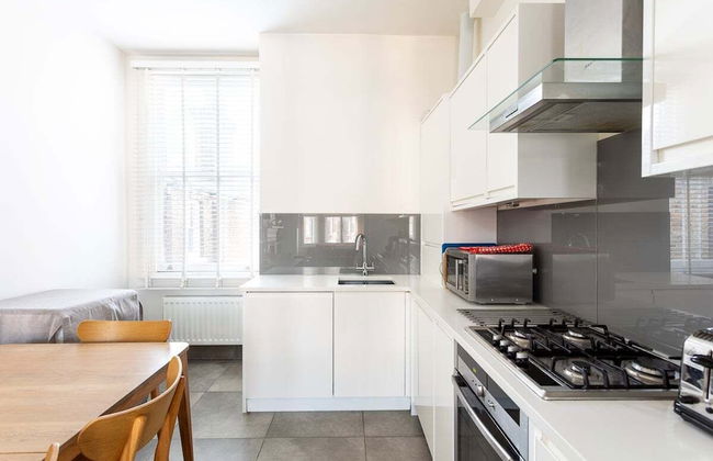 Spacious Apartment Near Portobello Road - Photo 15