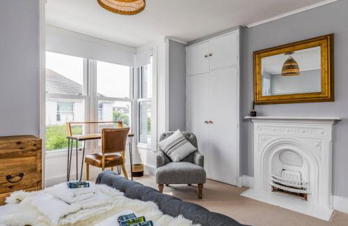 Delightful 2 Bed House a Stones Throw From Beach - Pass the Keys - Photo 17