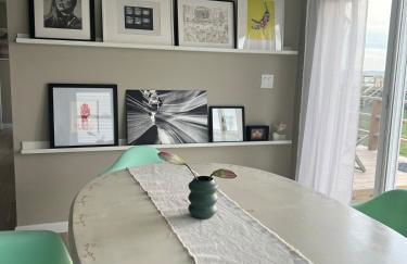 Waterfront Designer Retreat! Stunning Sunsets! Less than 5 minutes to the beach! - Foto 32