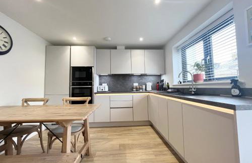 Exceptional 3 bedroom home in Penzance~New~Seaside - Photo 22