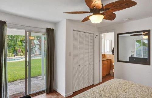 3 min. walk to Wilton Drive, pool and huge yard - Photo 11