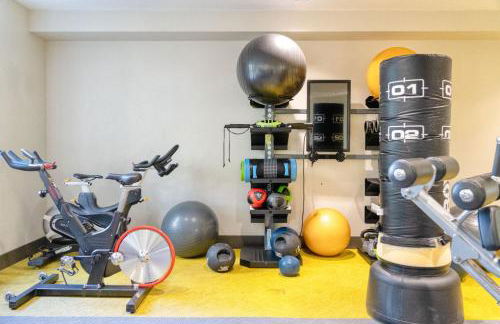 Blueground Centennial pool nr Red Morton Park SFO-852 - Foto 21