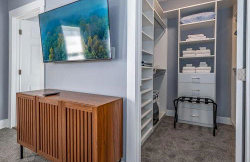 Walnut Hills, 5min to UC, Sleeps 7ppl, Lux Beds, Smart TVs - Foto 21