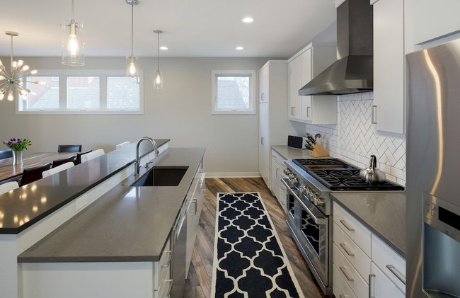 Lakefront Luxury - Photo 13