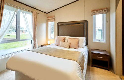 Bramble Lodge with Hot Tub - Foto 14