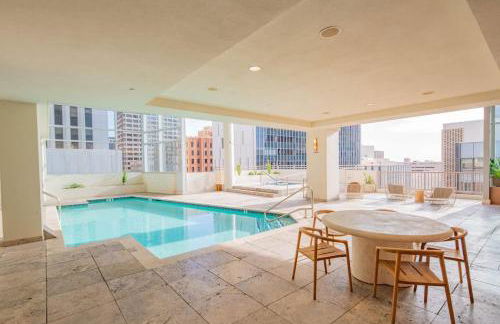 Elegant 28th Floor High Rise, Gym, Parking, Pool, Golf - Photo 6