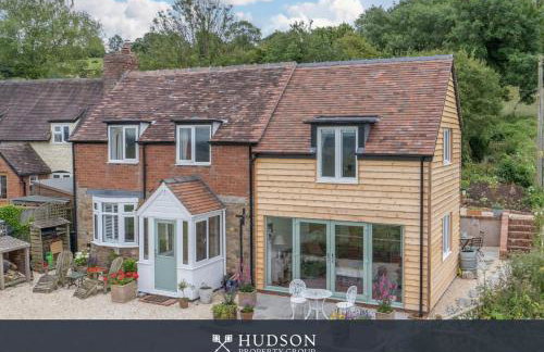 Modern Snitton Cottage & Gardens - Photo 24