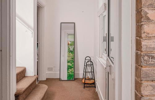 3-Bed Cottage Sleeps 8 Walk to Thames Garden - Foto 9