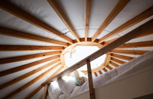 Purple City Retreats - Luxury Yurt & Spa - Foto 7