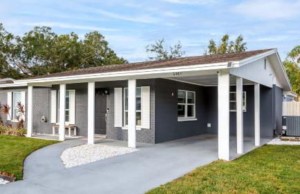 Sun Bay Getaway - Backyard Pool w Winter Rates - Foto 30