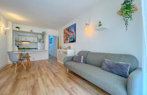 Beachfront gateway in Pineda de Mar - Photo 2