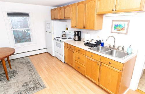 Centrally Located Winooski Apartment - Photo 3