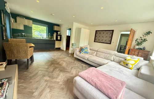 Studio with kitchen nestled lovely wooded cul du sac - Foto 1