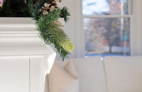 Renovated Cape Near Beach with Fire Pit - Foto 2