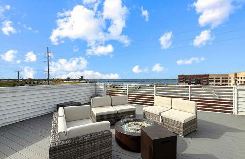 Family Fun Near Cedar Point - Rooftop Lake Views - Photo 23