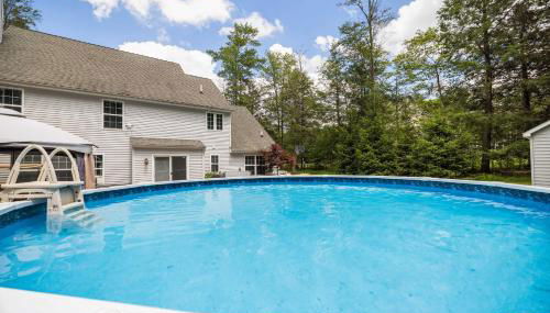 Poconos Retreat Hot Tub, Pool, Theater EV chrg & more - Foto 1