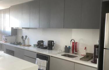 Apartamento moderno com 2 quartos, a 800m da praia Jurerê Internacional - Foto 42