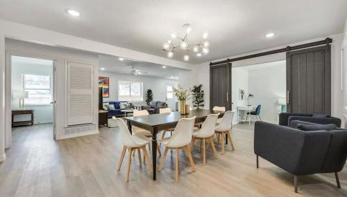 Luxury 4Bed 2Bath Hidden Gem w Backyard Oasis - Foto 3