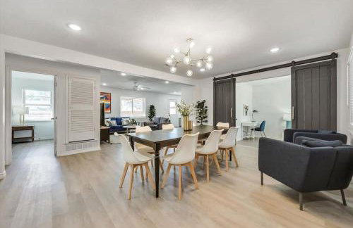 Luxury 4Bed 2Bath Hidden Gem w Backyard Oasis - Foto 3