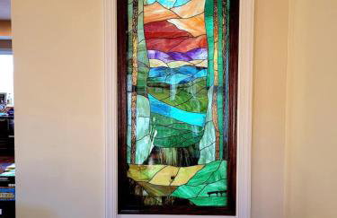 Riverbend Lodge Spacious Riverfront Home with Hot Tub Pool & Mountain view - Foto 23