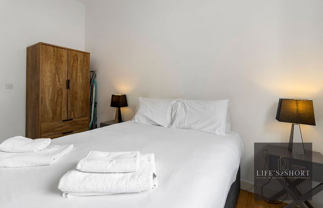 City Centre Spacious Apartment - Photo 4