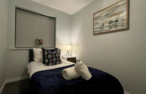 Eskdale Townhouse- Spacious 4BR ,Crawley, Free Wifi, Parking, fully equipped, contractor friendly, temporary relocations welcome, near Gatwick Airport - Foto 27