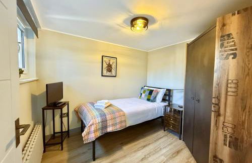 Holyrood Hidden Gem - Photo 21