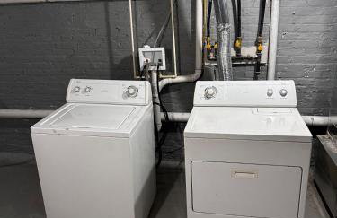 Modern Comfort in Historic East Baltimore Stylish 3BR Row Home - Photo 26