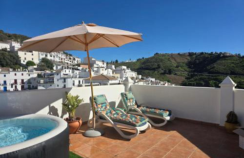 Casa Lidia, bonito y cómodo ático con rooftop privado, impresionantes vistas mar, montaña y jacuzzi - Foto 8