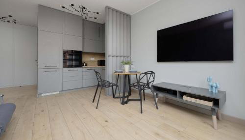 Metro Wola Apartment with Parking & AC next to Warsaw Rising Museum by Noclegi Renters - Foto 3