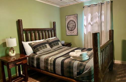 Laurelwood Luxury Cabin Hot Tub - Photo 19