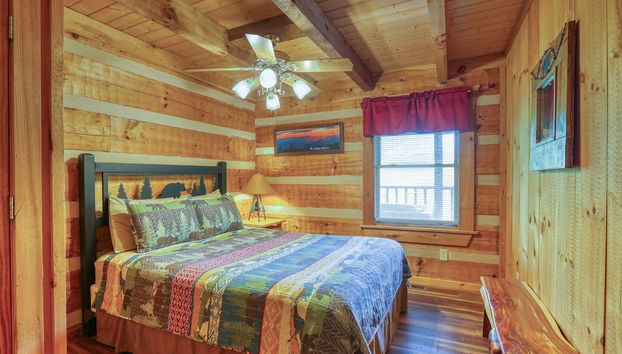 Bear Pause - 2 Bedrooms, 2 Baths, Sleeps 6 Cabin by RedAwning - Foto 5, Habitación