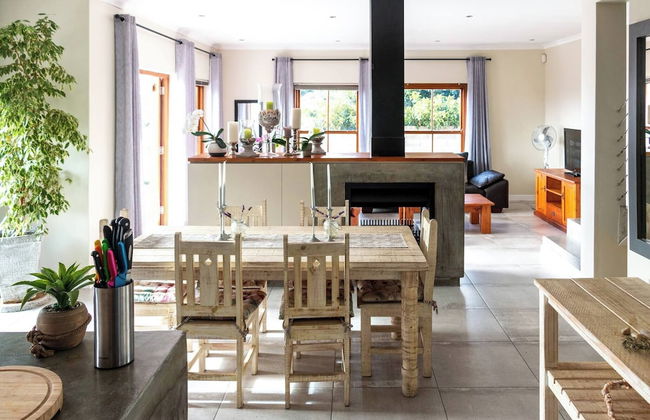 Serene Langebaan Getaway With Garden Views - Photo 19