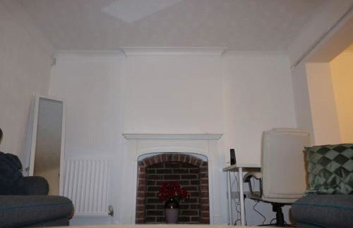 Entire -4 Bedrooms Detached House with Driveway - Foto 23