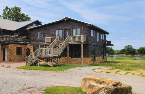 Waterfront Sunset Cabin with Patio and Firepit 2 bdrm - Foto 2