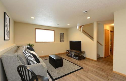 Updated Twin Home near Sanford Medical Center - Foto 4