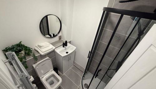 Newly Renovated Guesthouse with Free Parking - Foto 4, Shower