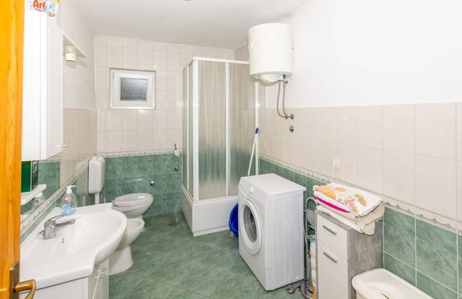 Sunny and Sleek Apartment Kastel Novi With Terrace - Photo 11