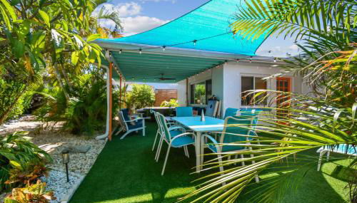 Luxury Home with Hot Tub & Outdoor Oasis blocks from the Beach - Foto 3, Garden, Garden view